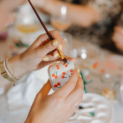 Malset Blumentöpfe bemalen – DIY Set für 4 Personen – inkl. 8 Blumentöpfe, 8 Sukkulenten, 24 Farben & Pinsel – Kreativ-Set von Kolibri Creatives – Perfekt für Kinder, Mädelsabende & Partys